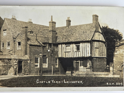 Postcard leicester caste yard - leicester,